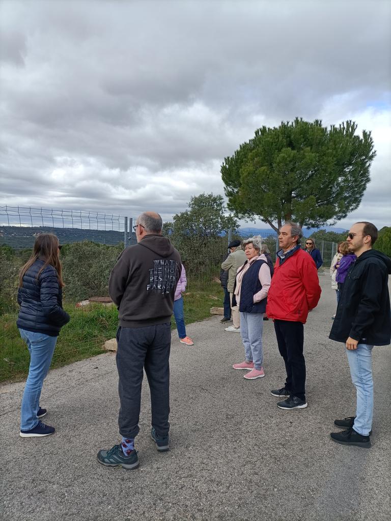 PSOE_Torre's tweet photo. Esta mañana hemos vuelto a recorrer Las Marías con vecinos de la zona. Un fructífero paseo del que hemos extraído muy buenas ideas para salvar este maravilloso entorno natural. https://t.co/u398Rglk8Z