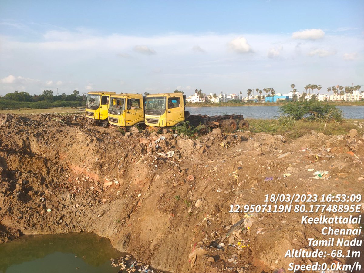 DavidManohar7's tweet photo. @CMOTamilnadu @evvelu @rnadh @ramsundaramTOI @Swedha_RK @anbuselvan_tnie @imranhindu  About 50' of Storm Water Drain of Highways Department has been constructed inside Keelkatalai Lake as the @Chengalpattu01 District Administration and PWD had failed to mark the boundary, https://t.co/yx2fxRuZJo