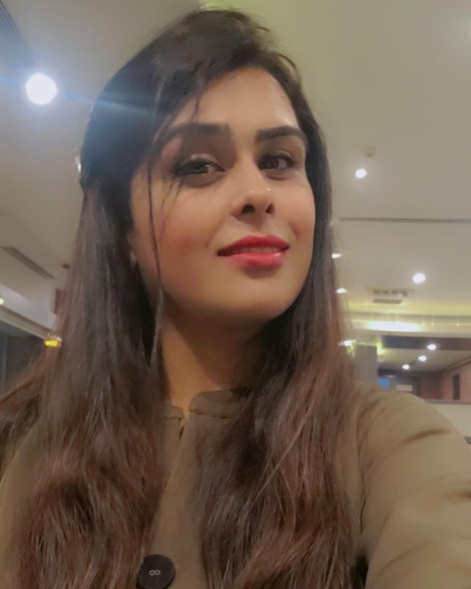 BajajGehna's tweet image. #newpost #photodaily #cameralover #instafashion #lightgreen #partynight #dressup #makeuplover #posesforpictures #lightsup