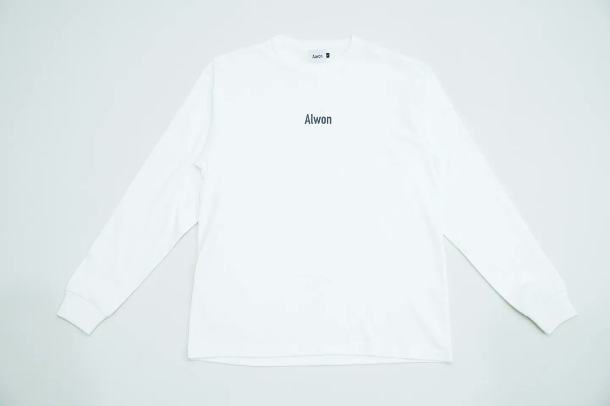 Alwon_official's tweet photo. WhiteLongSleeveTshirt
¥9,900 (¥9,000 +tax)

長袖Tシャツ。
8.8ozとしっかりした生地で、袖にはリブ有

背中に、新たな「指ロゴ」をプリントした、主役級ロンTです！

https://t.co/qNNc4YffG0

#organiccotton #tshirts   #Alwon   #白tシャツ #アパレル  #ロンT 
#ワンマイルウェア  #fashion https://t.co/LxCC4GfDCt
