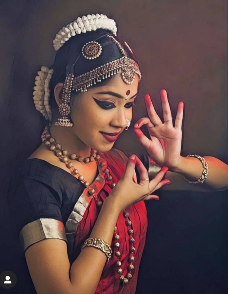 540+ Pics Of The Bharatanatyam Poses Stock Photos, Pictures & Royalty-Free  Images - iStock