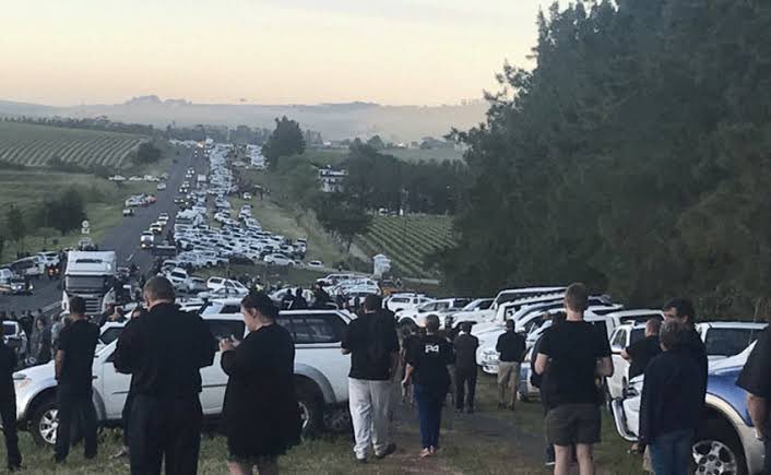 Man’s NOT Barry Roux tweet media