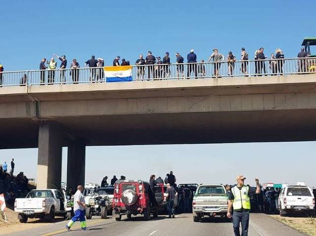 Man’s NOT Barry Roux tweet media