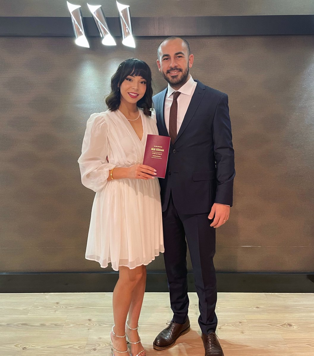 14 mayıs sabahı güzel bir kahvaltıdan sonra aynı okulda oy kullanıp akşam da evde hazırladığımız rakı sofrasında seçim gecesini takip etme hayali çok ağır bastı…