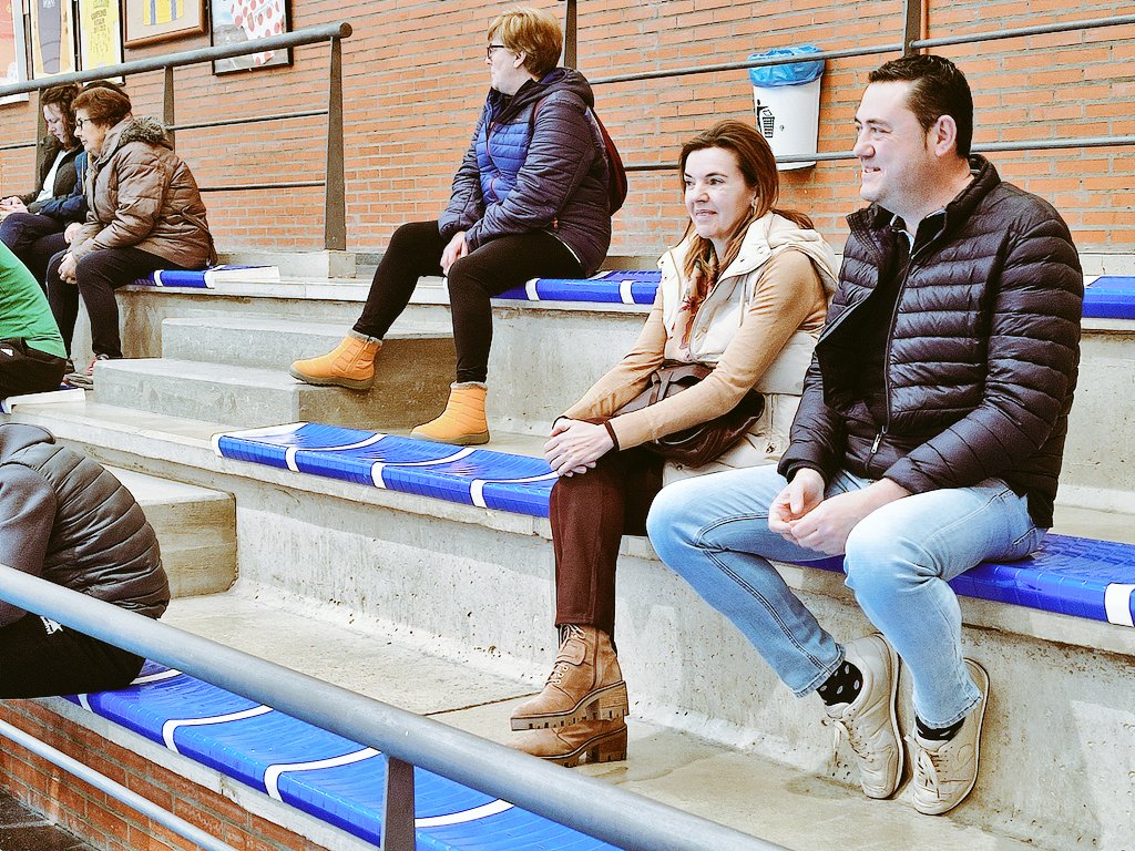 DeportesDip_Va's tweet photo. Balonmano 

📸 Imágenes del Polideportivo de @portilloayto donde se disputa la 13ªJornada del Campeonato Escolar de Balonmano bajo la atenta mirada del Diputado de Deportes @javiglezvega y la Jefa de Servicio María Rodríguez 

@DeportesDip_Va , @Dip_Va y @FCYLBM https://t.co/sx3CgpxxRF
