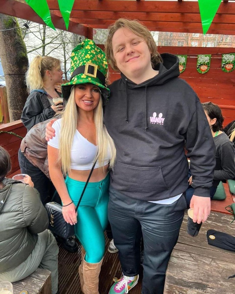 📸 More of Lewis last night 

Via jintymcguintysirishbar on Instagram