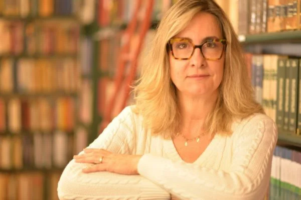 Metropoles's tweet photo. ➡️Reforma administrativa tem de combater “feudos”, diz economista

Para a economista Carla Beni Menezes de Aguiar, Judiciário, Ministério Público e Forças Armadas estão no topo da pirâmide de privilégios

Leia: https://t.co/OLy2sHSPco https://t.co/dFqoz18qmQ