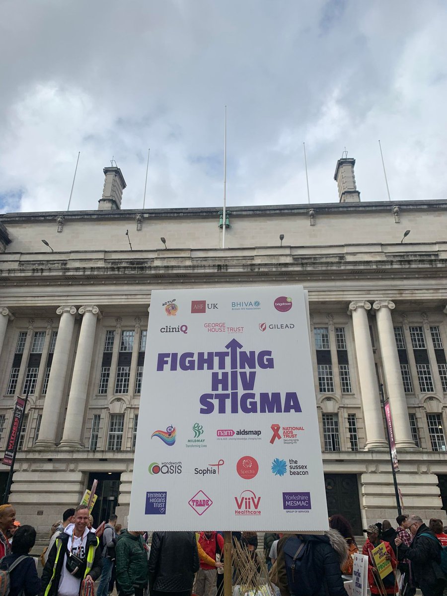 All gathering now. With <a href="/medway_pride/">Medway Pride Radio</a> Radio for the #FightHIVStigma rally. @SheaChristie3 <a href="/SophieLouMPR/">Sophie Lou</a>