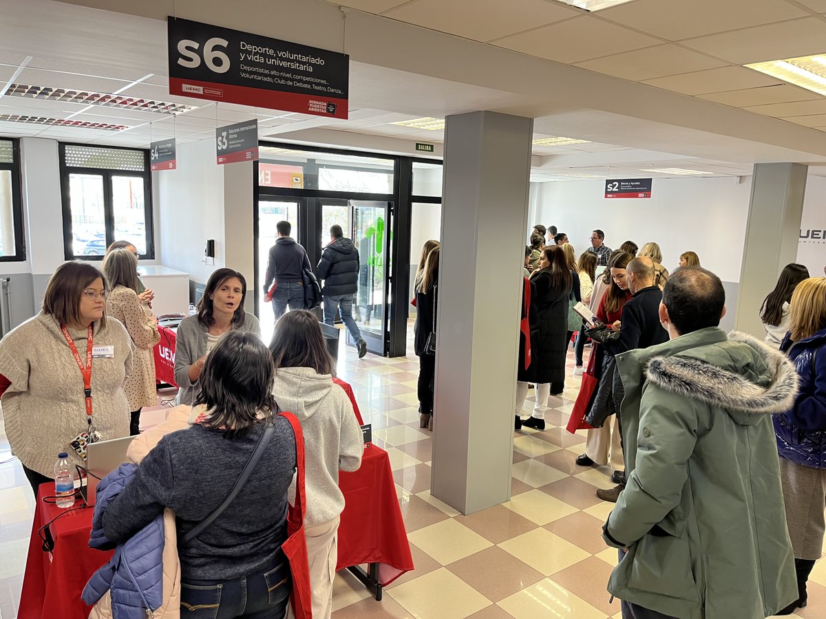 UEMC's tweet photo. │🏛️Puertas Abiertas│ La Jornada de Puertas Abiertas @UEMC reúne a más de 500 personas para conocer su oferta académica, docentes e instalaciones
➡️ https://t.co/yq9XAlciZ7 https://t.co/pL0Ds3yZ0a