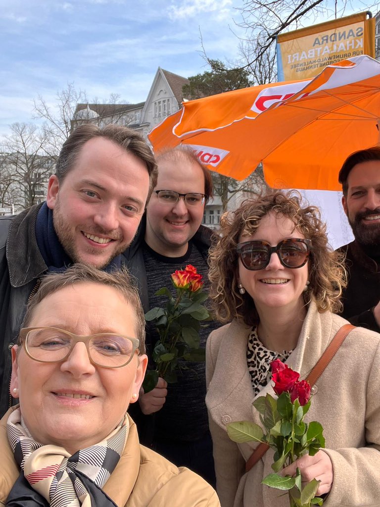 Röschen am Roseneck — kleiner Dank an die Wählerinnen und Wähler von <a href="/khalatbari_mda/">Sandra Khalatbari</a>.