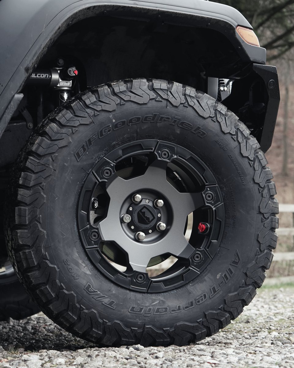 Billet silver JLUR ready for adventure with Teraflex 2.5” outback suspension and Falcon 3.5 e adjust shocks,
#jeep #wrangler #jeepey #jlur #stormjeeps