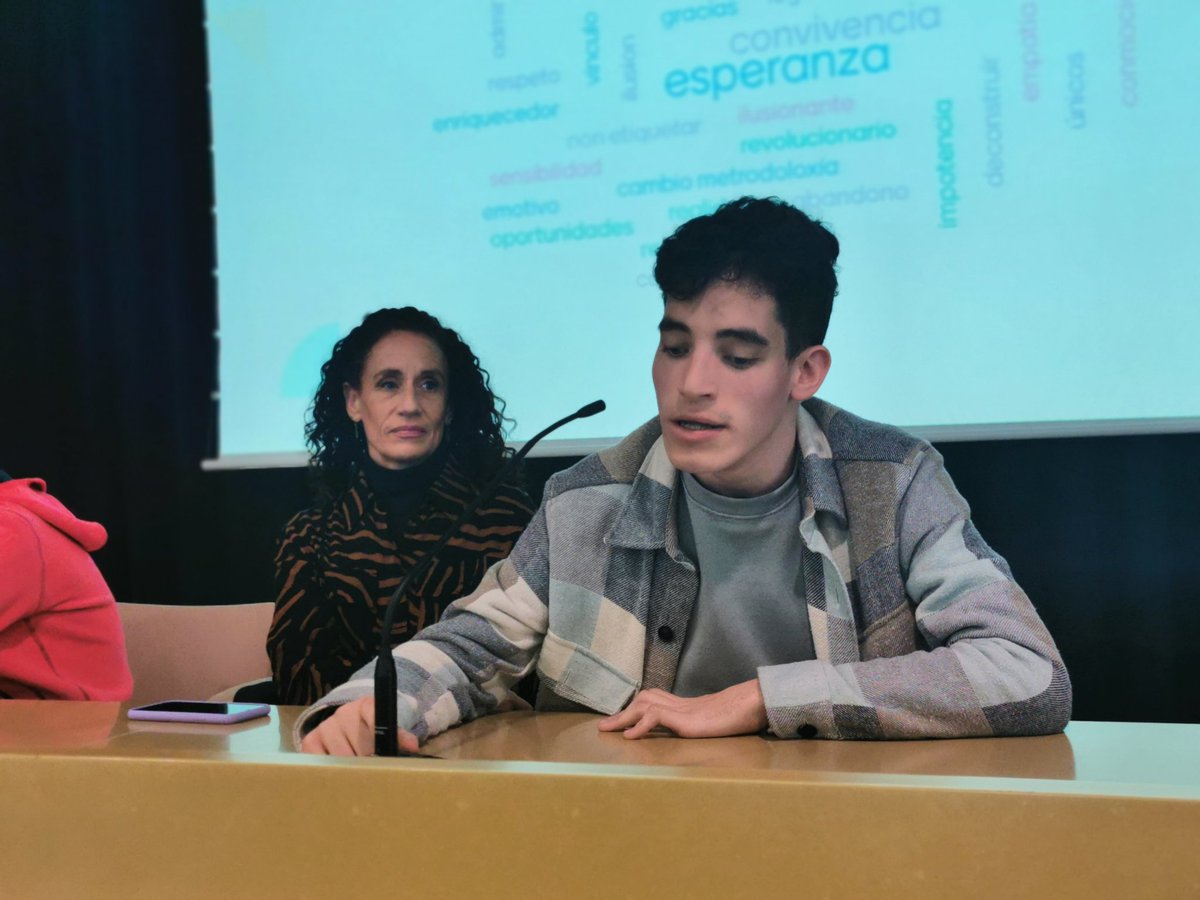 Sobre el tema de "pobrecitos", sigue siendo así... Igual es una persona con 50 años y se sigue tratando de "pobrecitos" no como un adulto.
La infantilizacion de las personas con discapacidad esa lacra del #capacitismo 
<a href="/QuererlaCrearla/">Quererla es crearla</a>