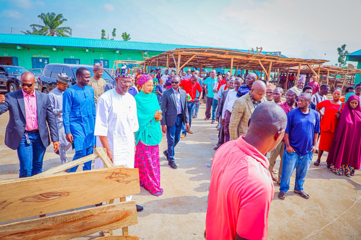 govaasule's tweet photo. His Excellency, Engr. Abdullahi A. Sule cast his ballot for the Governorship and state Assembly election at polling Unit 002 Gudi motor park, Akwanga LGA. 

Her Excellency, wife of the Governor Hajiya Farida Abdullahi Sule also voted at the same PU. 

Saturday, 18th March, 2023 https://t.co/1EcrIrtFAK