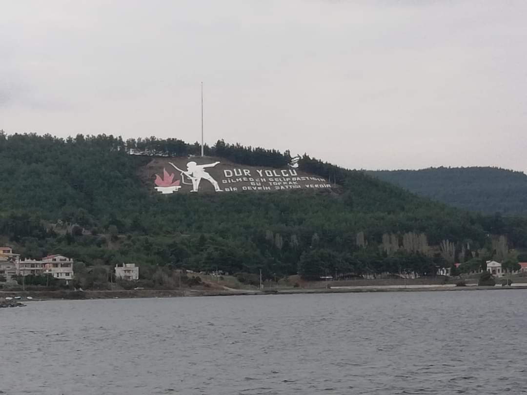 ❝"Gömelim gel seni tarihe" desem, sığmazsın.❞

108 yıl evvel Çanakkale’de sömürgeci zihniyete geçit vermeyen ecdadımızı rahmet ve minnetle anıyorum.

Ruhları şad olsun.

#18MartÇanakkaleZaferi kutlu olsun. 🇹🇷