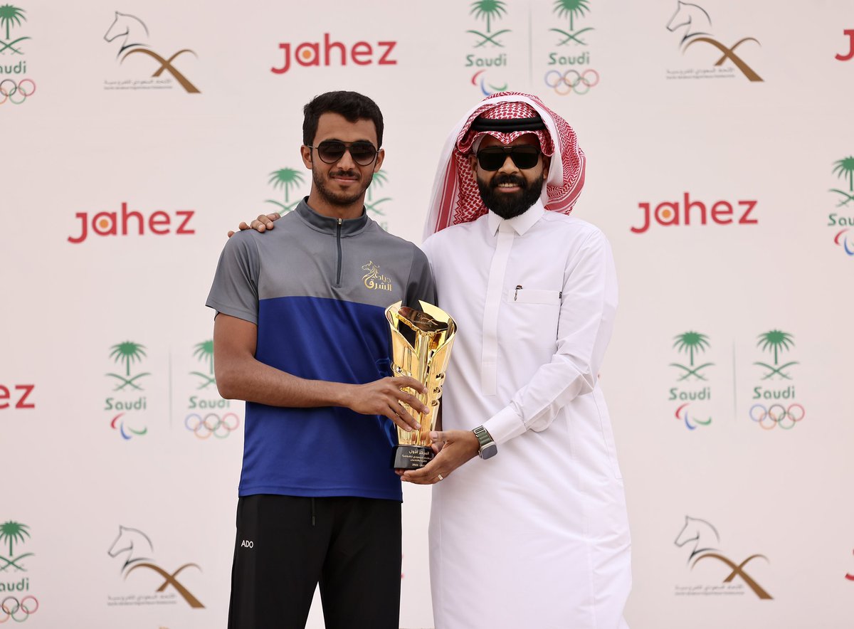 SAEFederation's tweet photo. توّج الأستاذ فؤاد بن فهد إبراهيم المدير التنفيذي للاتحاد أبطال كأس الاتحاد السعودي للفروسية لمسافة 119 كم والذي أقيم اليوم في ميدان الجنادرية بالرياض
🥇ريان المبطي 
🥈 إبراهيم القرشي
🥉 عبدالله العميري https://t.co/IZxq5dGwCU