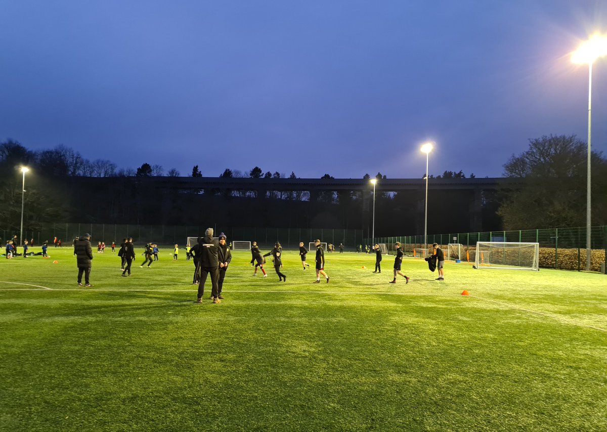 AscoltaCL's tweet photo. Great to be back on the pitch at @Stonehavenyfc on Thursday on a fine night for football!

⚽️🏴󠁧󠁢󠁳󠁣󠁴󠁿🟡⚫️🟡 https://t.co/IdqwXeCbe8
