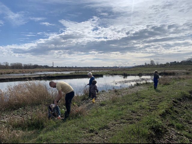 Met de buurt en plm. 4000 provinciegenoten elders de oevers van Limburgs levensader weer een beetje schoner gemaakt. #MaasCleanup