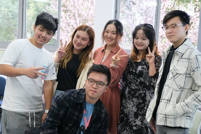 XJTLU's tweet photo. XJTLUers from around the world 🌍 gather while immersing themselves in the beauty of Chinese culture 💜 🇨🇳
#ReunionVibes #ChineseActivities #Internationalstudents #studyabroad #China #Suzhou #xjtluers #peopleofxjtlu #FriendshipKnowsNoBorders https://t.co/LhVXfoWHfV