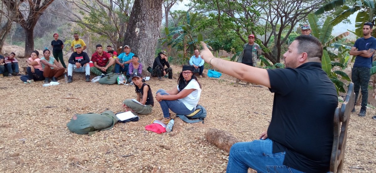 Sec. Gral. Nacional <a href="/WBenavides_MRT/">Williams Benavides</a>: "Nuestro deber como dirigentes es velar por la formación permanente de nuestra militancia para mantener la cohesión unidad entre los Revolucionarios..

#GuerraContraLaCorrupción 
<a href="/NicolasMaduro/">Nicolás Maduro</a>
Círculo de estudio 👇👇