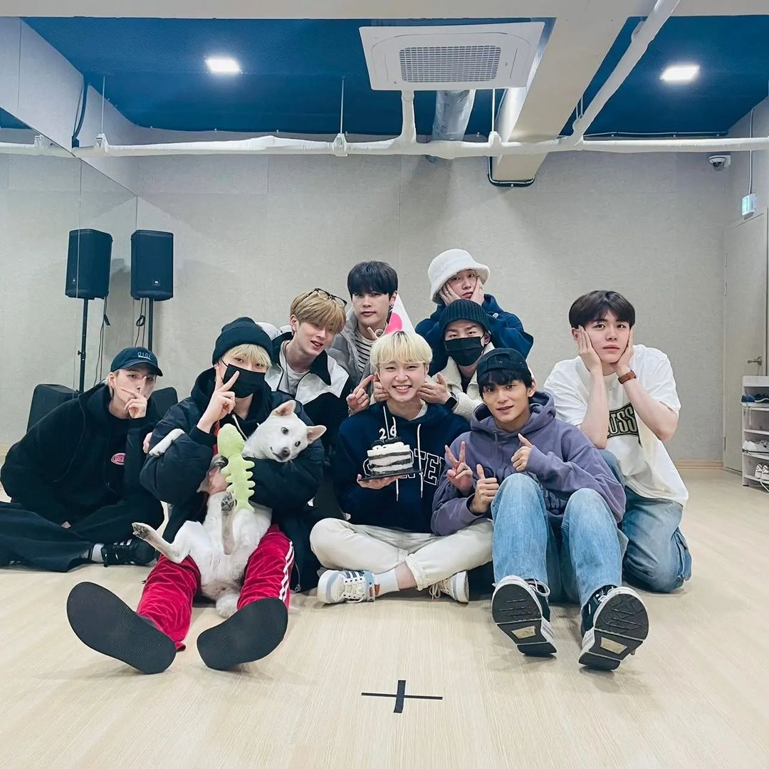 BeomsooBrasil's tweet photo. 📸 Atualização com Beomsoo e os outros membros em comemoração ao aniversário do Seungdae 🎂

#XODIAC #소디엑 #CALLING #콜링 #XODIAC_CALLING
#BEOMSOO #범수
#OCJNEWBIES #오씨제이뉴비스
 #OCJENT #ONECOOLJACSO #원쿨잭소 https://t.co/HR0SF5Ld9H