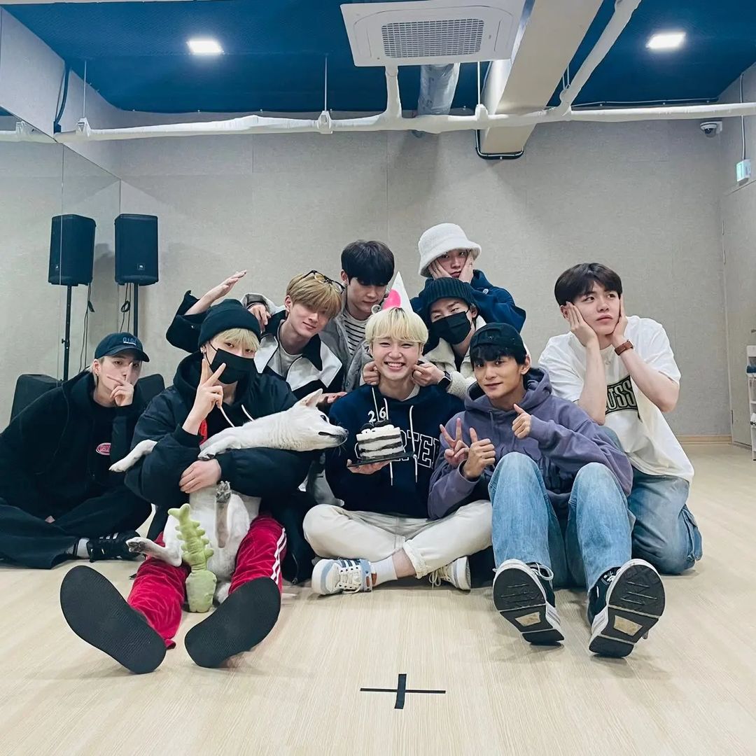 BeomsooBrasil's tweet photo. 📸 Atualização com Beomsoo e os outros membros em comemoração ao aniversário do Seungdae 🎂

#XODIAC #소디엑 #CALLING #콜링 #XODIAC_CALLING
#BEOMSOO #범수
#OCJNEWBIES #오씨제이뉴비스
 #OCJENT #ONECOOLJACSO #원쿨잭소 https://t.co/HR0SF5Ld9H
