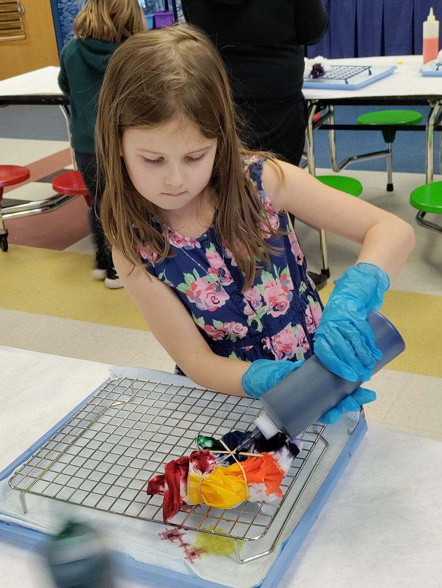 More PTA Afterschool Enrichment Tie-dye fun! Pillowcases with my Spring Session students. Happy Youth Art Month! @VAartED @SpringRunSTEAM @CCPSVISARTS @LaurynKeller7 #vaartedyam23 @KatieAdcock9