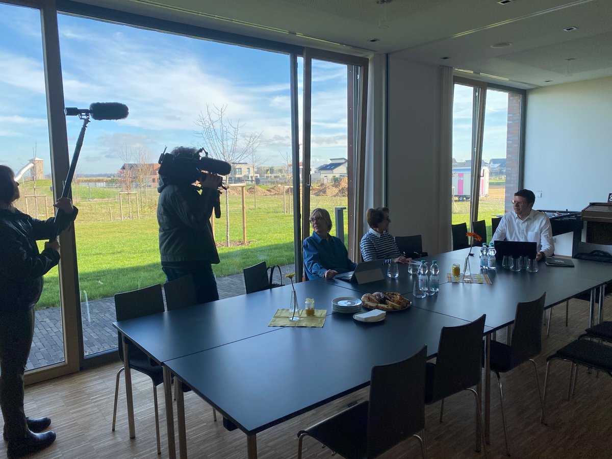 Bürgersprechstunde in Keyenberg-Neu mit BM Muckel und Umsiedlungsbeauftragten Kranz:  Besuch vom WDR, der eine Doku über die Entwicklung der Dörfer zu Orten der Zukunft dreht🎥