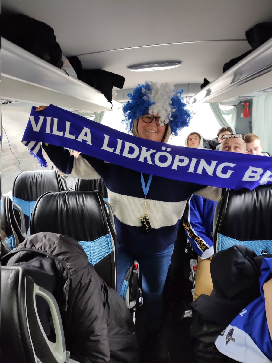 Buss 22. Stolt vinnare på finalquizet är Annica Karlsson. Grattis