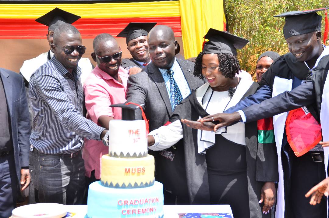 OfficialMubs's tweet photo. Graduands from MUBS Regional Campus Mbarara  gathered  at their campus to attend the #MUBS16thGrad ceremony online. https://t.co/hDOPYKQNw9