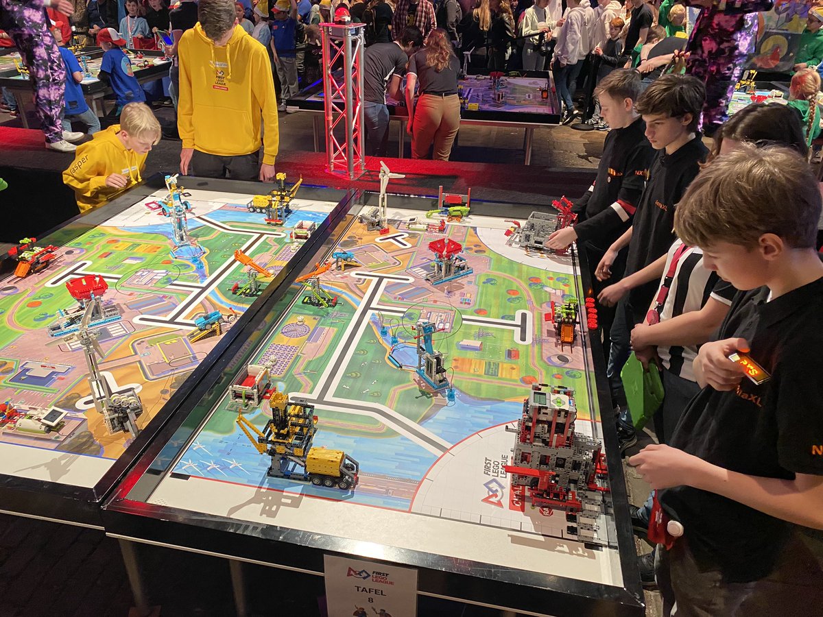 Onze tweede robotwedstrijd tijdens de landelijke finale van de FIRST LEGO League. #FLLNL #FIRSTLEGOLeagueNL #FIRSTLEGOLeague #SUPERPOWERED #robotica #delft #lijmencultuur