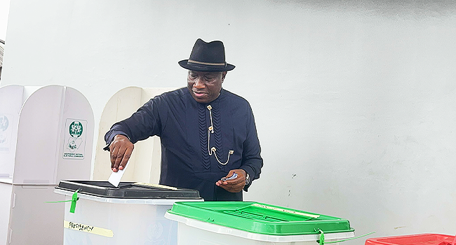 channelstv's tweet photo. Jonathan Condemns Electoral Violence, Says Nigerians Must Choose Leaders, Not Courts
https://t.co/E8jyHkstBu https://t.co/27kk7LPrVO