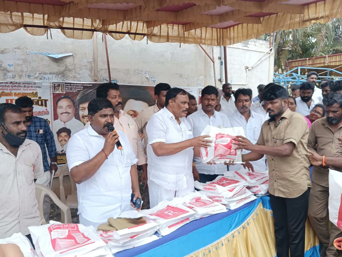 SUDHARSANAM_S's tweet photo. மாண்புமிகு தமிழ்நாடு முதலமைச்சர் கழக தலைவர் திரு.@mkstalin அவர்களின் பிறந்தநாளை முன்னிட்டு சென்னை வடகிழக்கு மாவட்டம் மாதவரம் தொகுதி சோழவரம் ஒன்றியம் பாடியநல்லூர் ஊராட்சியில் ஆட்டோ ஓட்டுனர்களுக்கு ஆடைகளை வழங்கினேன்.உடன் மீ.வே.கருணாகரன், கழக நிர்வாகிகள், கழகத் தோழர்கள் உடனிருந்தனர் https://t.co/RSJQWItkHR