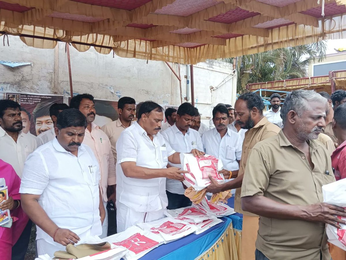 SUDHARSANAM_S's tweet photo. மாண்புமிகு தமிழ்நாடு முதலமைச்சர் கழக தலைவர் திரு.@mkstalin அவர்களின் பிறந்தநாளை முன்னிட்டு சென்னை வடகிழக்கு மாவட்டம் மாதவரம் தொகுதி சோழவரம் ஒன்றியம் பாடியநல்லூர் ஊராட்சியில் ஆட்டோ ஓட்டுனர்களுக்கு ஆடைகளை வழங்கினேன்.உடன் மீ.வே.கருணாகரன், கழக நிர்வாகிகள், கழகத் தோழர்கள் உடனிருந்தனர் https://t.co/RSJQWItkHR