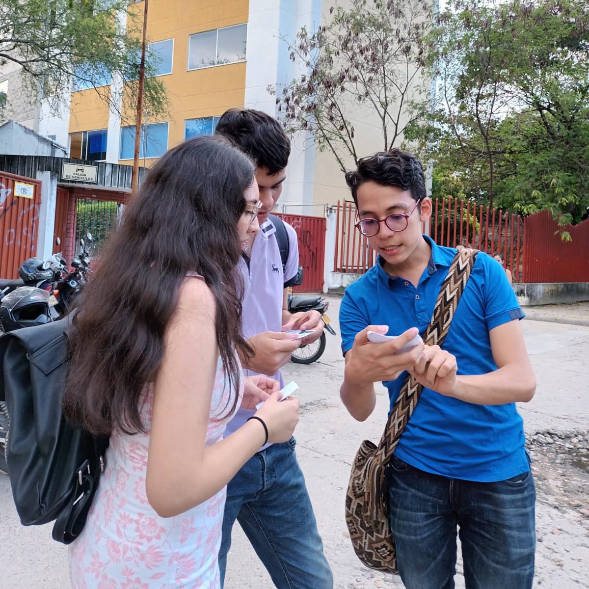 Humbert0Perdomo's tweet photo. Invitándoles a nuestro primer CONCERVEZATORIO hoy, sábado 18 de marzo desde las 4:00 p.m. en el Bar de Quinayas, Calle 30 con Carrera 1. 💚💜

Vamos a conversar un rato al calor de una pola sobre "Elecciones &amp; Juventud"🍻

#Neiva #Huila
#Neivanos #VamosContigoNeiva https://t.co/infu00VSky
