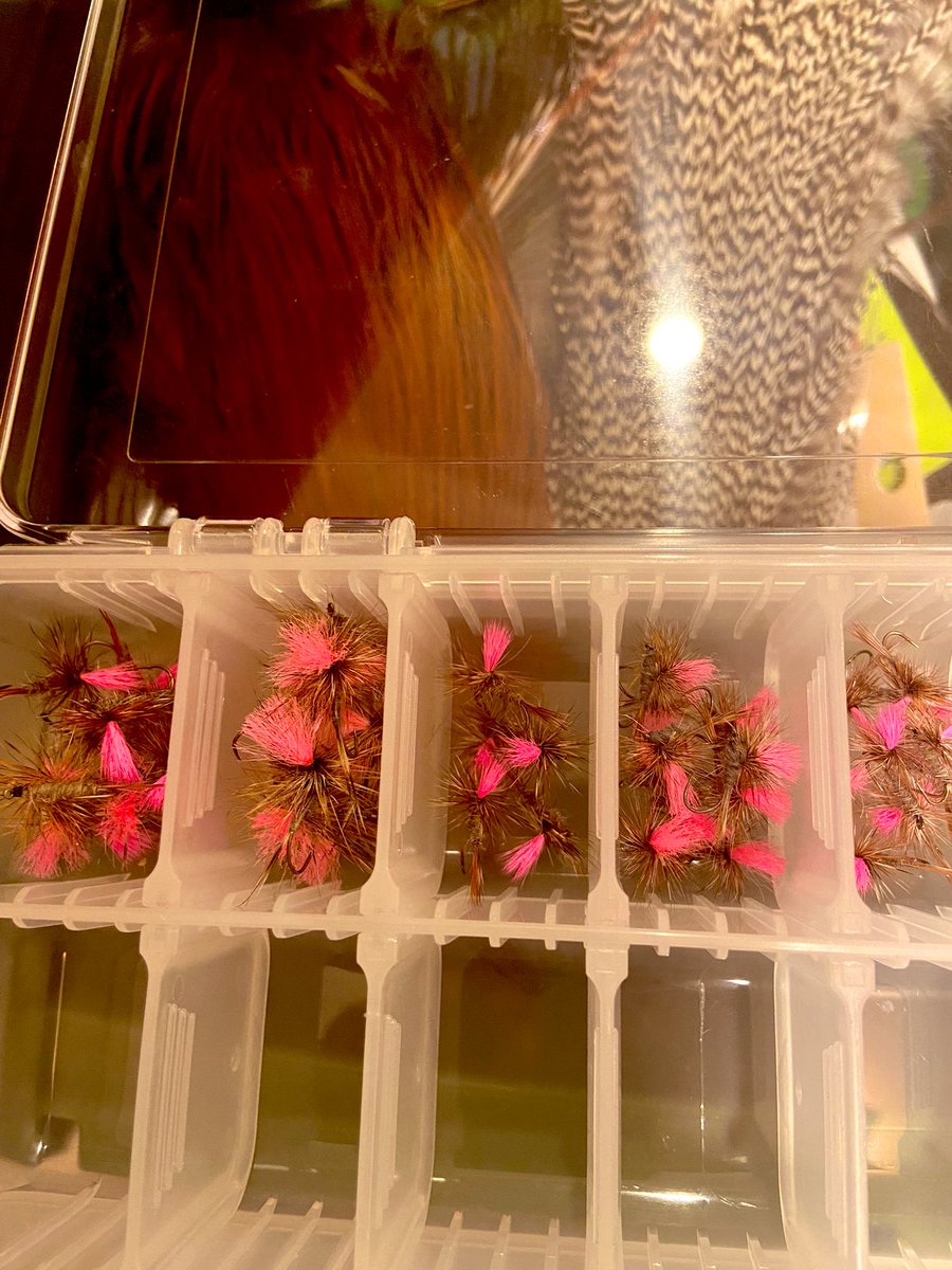 rabb_nusi's tweet photo. ベビちゃん用品買いに行って、あまりの高さに驚愕し、毛鉤は自作しようと没頭してたら半日たってた(´°ω°)ﾁｰﾝ https://t.co/GCphGvVNd5