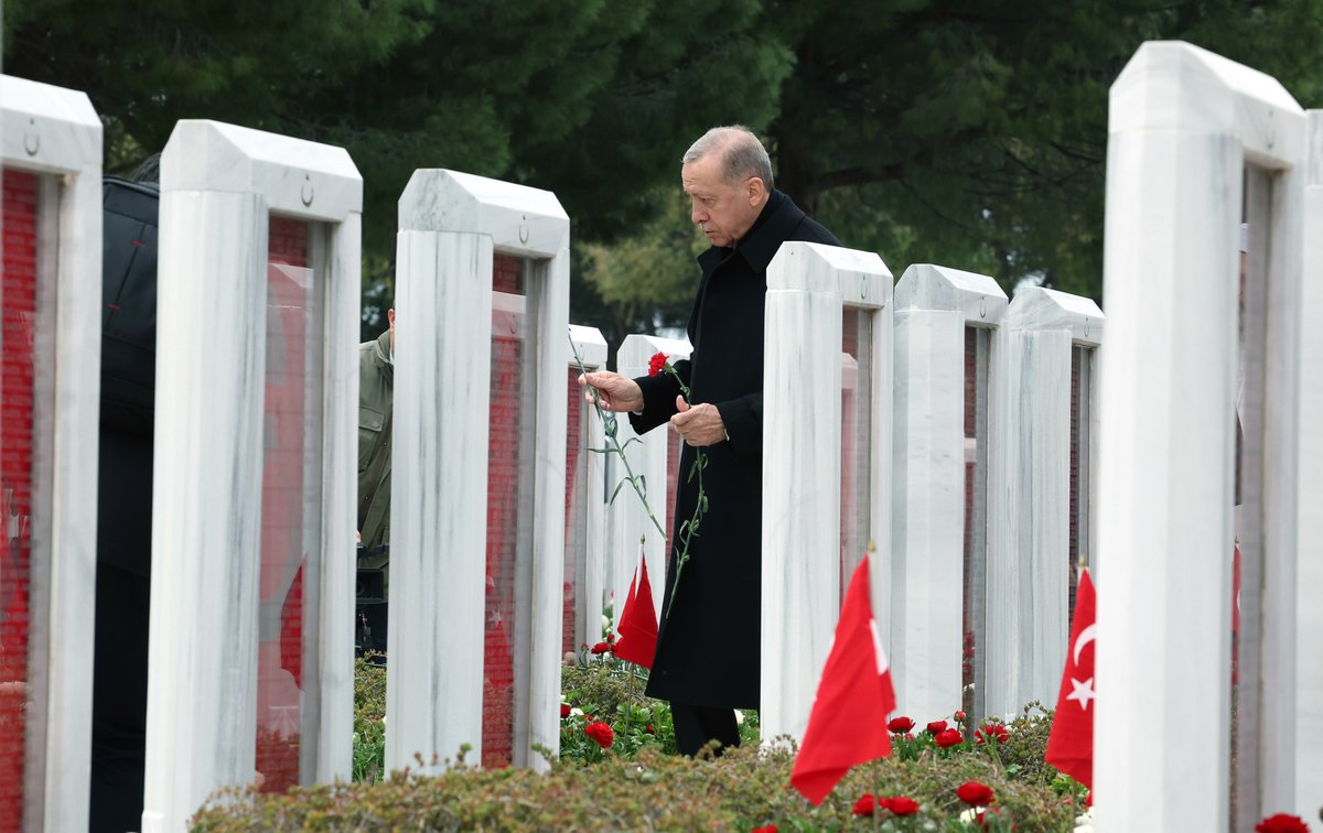 Bin yıllık vatanımızın istiklâli uğrunda canlarını feda eden tüm şehitlerimize rahmetle, minnetle… 🇹🇷