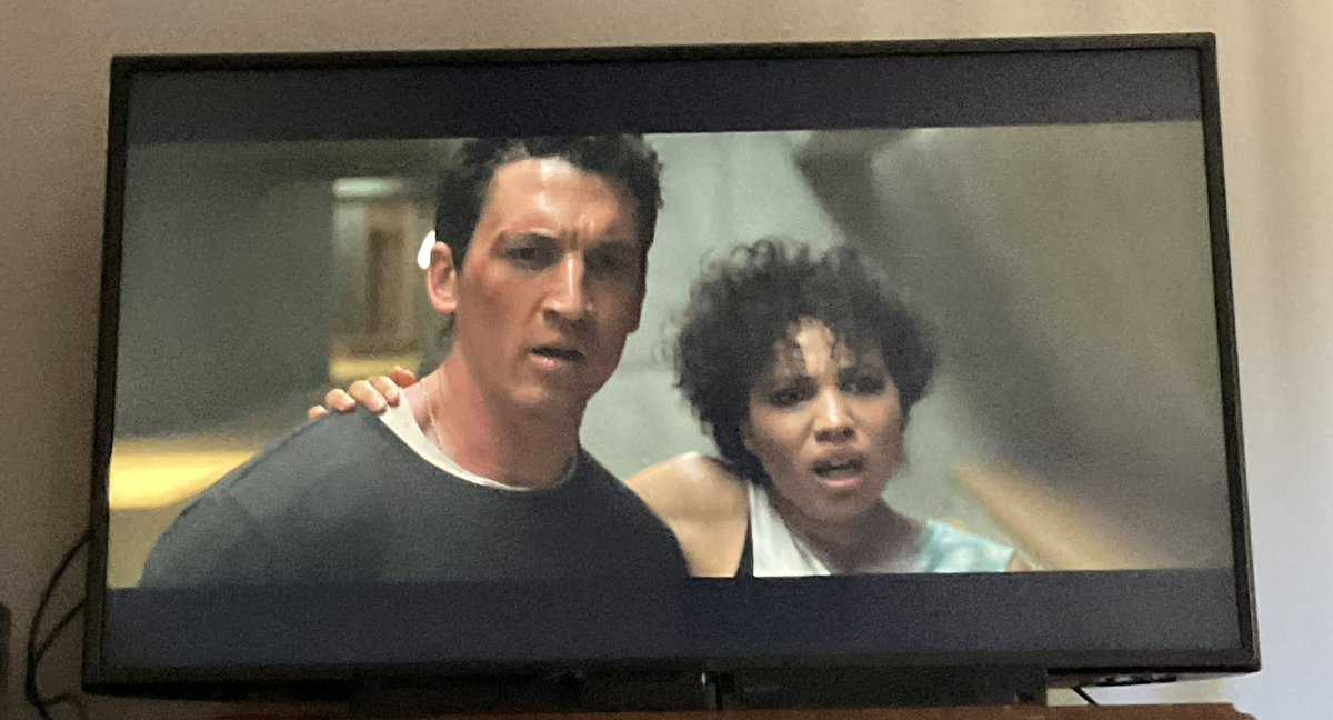 AnneMar70095965's tweet photo. Phew….so glad that the control thing isn’t a thing….wow! Great movie though w/ @chrishemsworth @jurneesmollett & @Miles_Teller you were all fantastic #Spiderhead #dripon 💉💧 https://t.co/zHanmExYQp
