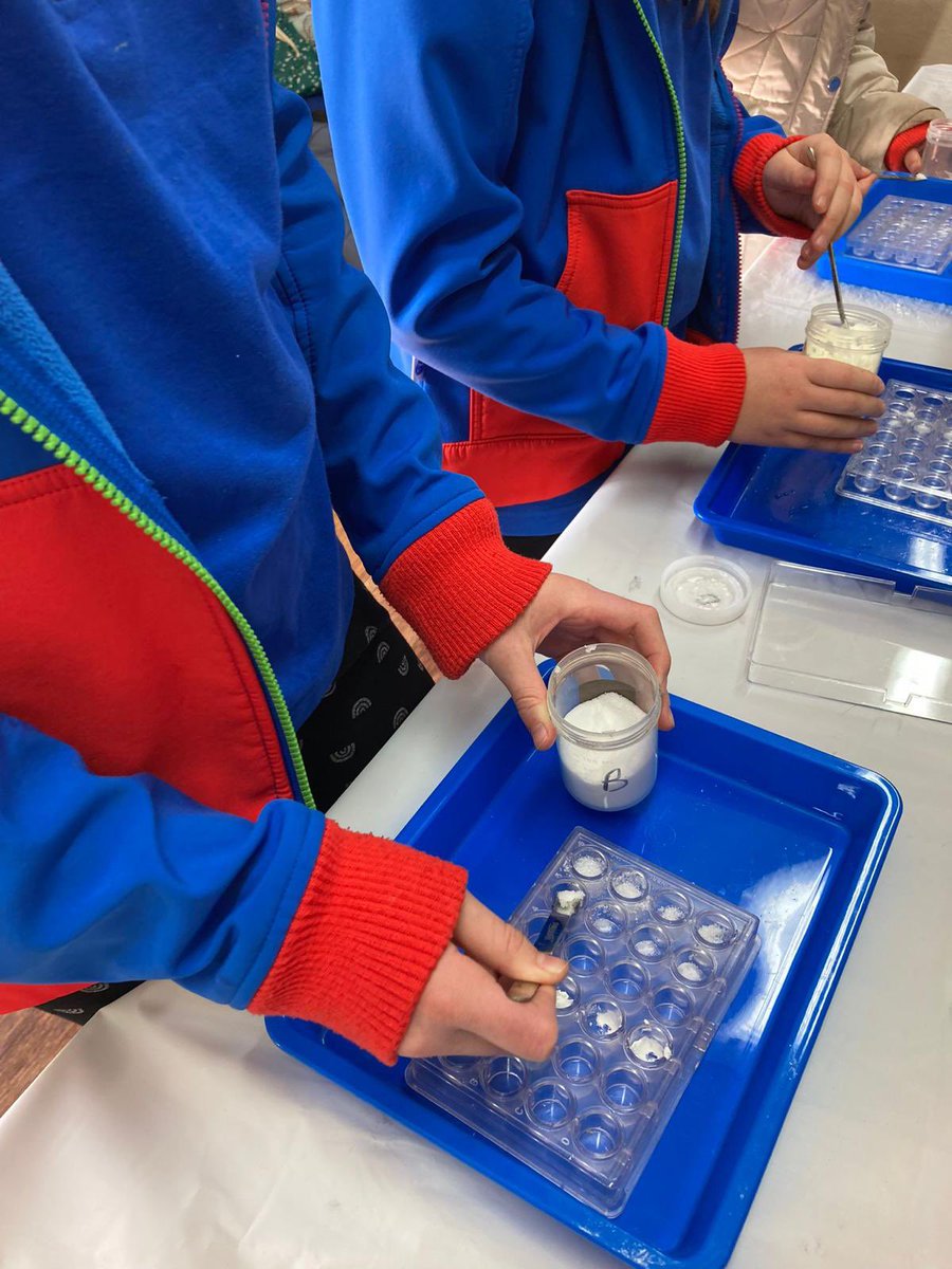 GGWirral's tweet photo. #STEM skills with our #Guides &amp; #Rangers at our #CSI day organised by Geraldine with @SciGeekWorkshop 💙 https://t.co/0SCxE95CVq