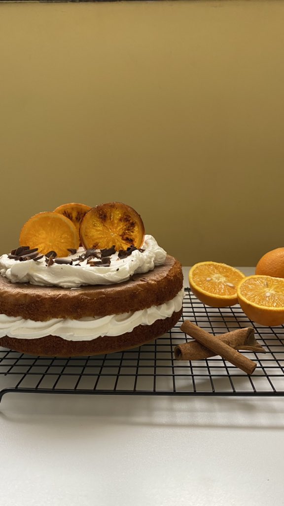 MalakBarghathi's tweet photo. When life gives you oranges 🍊🪄🫶
#Victoriacake but with oranges ✨ https://t.co/IgzvkjYuWC