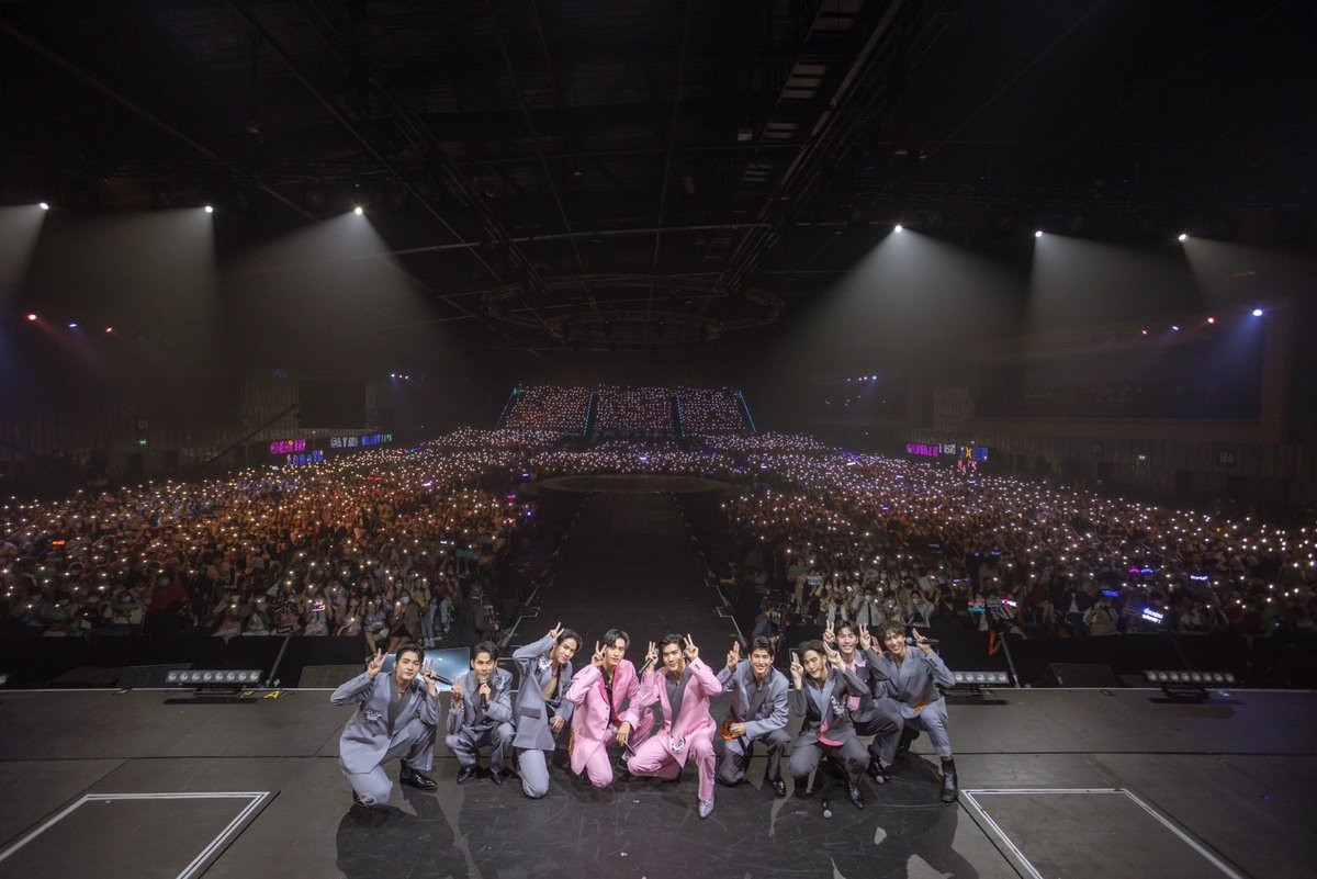 ไม่มีคำไหนเหมาะสมไปกว่าคำว่า “ขอบคุณ” #MySchoolPresidentOnStageD1 โชว์ในวันแรกจบไปแล้ว มาร่วมส่งท้ายความประทับใจแล้วพบกันใหม่ในวันพรุ่งนี้ ❤️

สำหรับโชว์ในวันพรุ่งนี้สามารถซื้อบัตร Live Streaming ได้จนถึงวันอาทิตย์ที่ 19 มีนาคม เวลา 16.00 น.

#MySchoolPresidentOnStage
#GMMTV