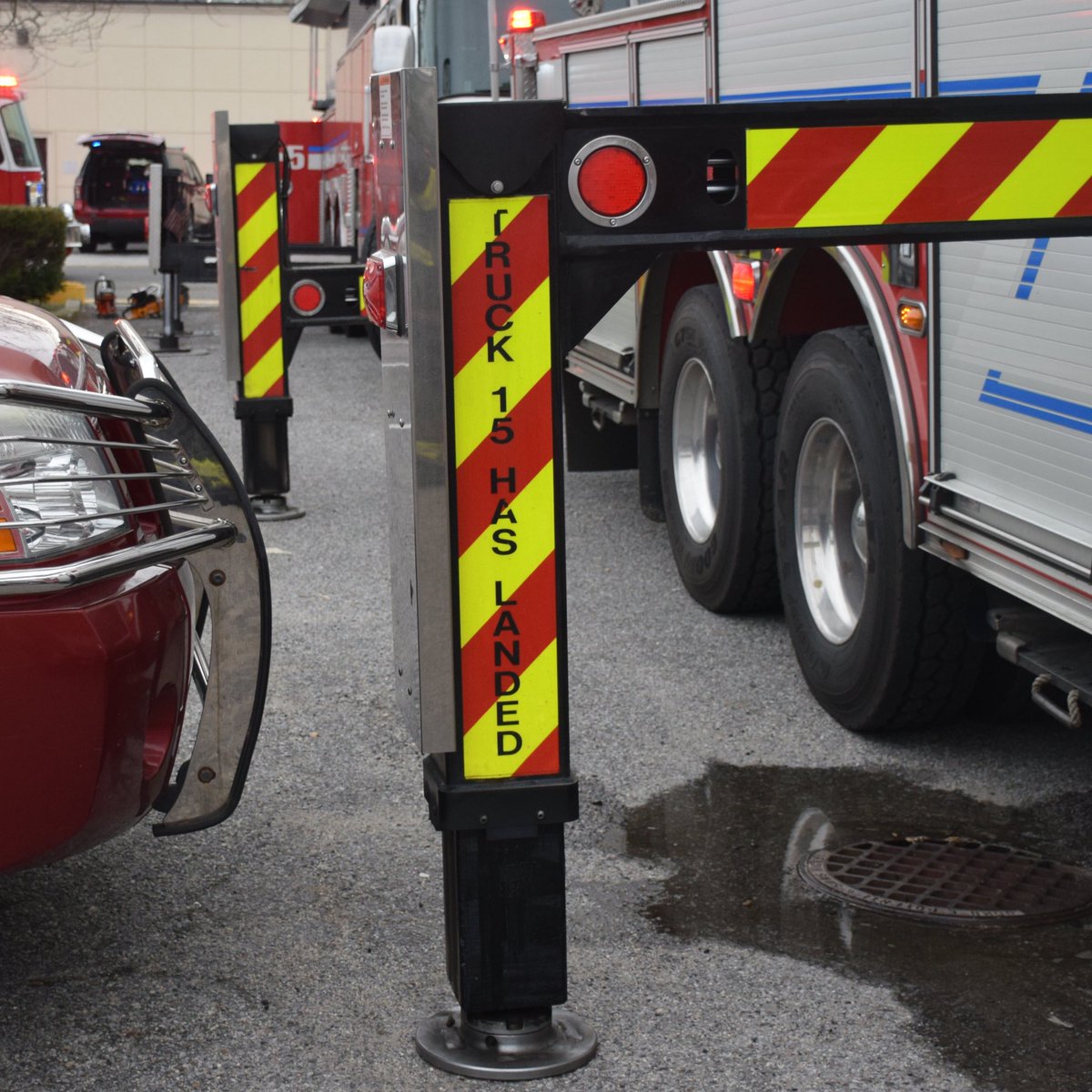 Chief_Ippy's tweet photo. #positiondontpark 📷 of a recent fire in E. Farmingdale, Long Island 📸#CrossbuffJrPhotography. Fire was deep in a commercial unit companies had long hose stretch & tight area to set up truck operations. @thefirenews @Firefrank76 @frankriccidc @suburban40 @SuffolksBravest https://t.co/ttrNNGm0A9