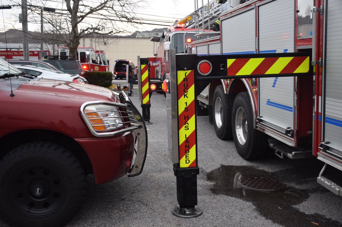 Chief_Ippy's tweet photo. #positiondontpark 📷 of a recent fire in E. Farmingdale, Long Island 📸#CrossbuffJrPhotography. Fire was deep in a commercial unit companies had long hose stretch & tight area to set up truck operations. @thefirenews @Firefrank76 @frankriccidc @suburban40 @SuffolksBravest https://t.co/ttrNNGm0A9
