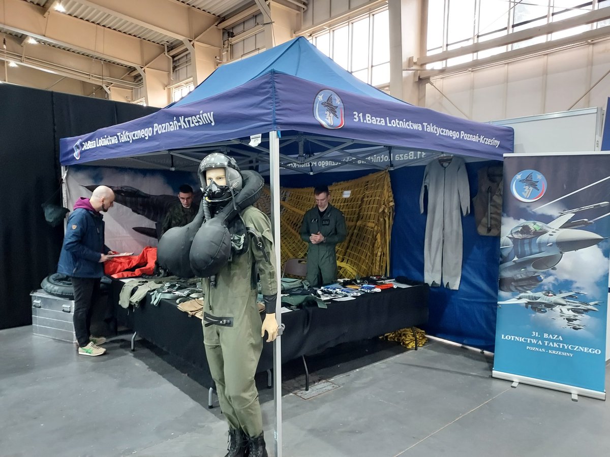 JRaubo's tweet photo. Targi #EuroTargetShow w Poznaniu @targipoznanskie raczej z mocniejszym myśliwskim akcentem, ale nie zabrakło również stoisk promujących służbę w @ZolnierzRP oraz @PolicjaWlkp co w dzisiejszych warunkach jest nieodzownym aspektem takich wydarzeń.
@Defence24pl @InfoSecurity_24
1/n https://t.co/TkqdLXdMyw