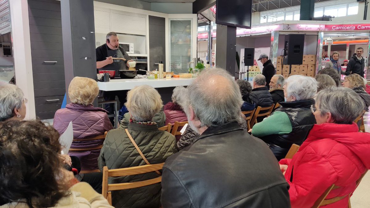 PingotaCom's tweet image. El programa #FerroleArte+60 nos llevó hoy al mercado de A Magdalena, donde celebramos un showcooking con los guisantes como protagonistas para chuparse los dedos. ¡Gracias #Icook!
