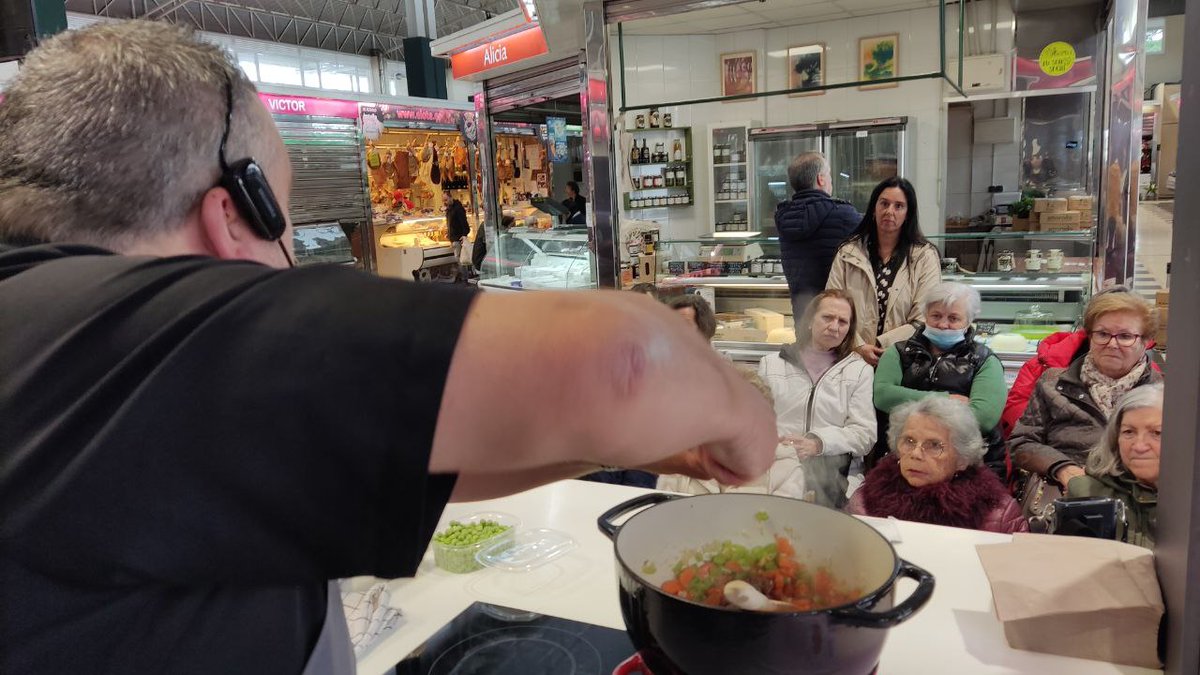 PingotaCom's tweet image. El programa #FerroleArte+60 nos llevó hoy al mercado de A Magdalena, donde celebramos un showcooking con los guisantes como protagonistas para chuparse los dedos. ¡Gracias #Icook!
