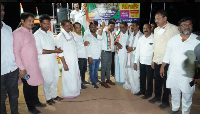 iamsawaz's tweet photo. JDS ಪಕ್ಷದಲ್ಲಿ ಸಕ್ರೀಯವಾಗಿ ಇರದ ಪಕ್ಷವೇ ಉಚ್ಛಾಟಿಸಿದ ಕೆಲ ನಾಯಕರು ಕಾಂಗ್ರೆಸ್'ನಲೇ ಇದ್ದು ಕಾಂಗ್ರೆಸ್ ಪಕ್ಷವನ್ನೇ ಸೇರಿದ್ದಾರೆ.
ಕಾಂಗ್ರೇಸ್ #MadeHouse ಇದ್ದ ಹಾಗೆ ಪಕ್ಷದೊಳಗೆನೇ ಗೊಂದಲ,ಬಣ ಇರುವ ಪುರಾತಣ ಪಕ್ಷಕ್ಕೆ ಸೇರ್ಪಡೆಯಾಗಿರುವ ನೀವು And
ನಿಮ್ಮ ಮುಳುಗುವ ಹಡಗಿನ ಪ್ರಯಾಣವು ಸುಖವಾಗಿ ಸಾಗಲಿ ಎಂದು ಆಶಿಸುತ್ತೇನೆ thats all..👍 https://t.co/RtDkPjmKwm