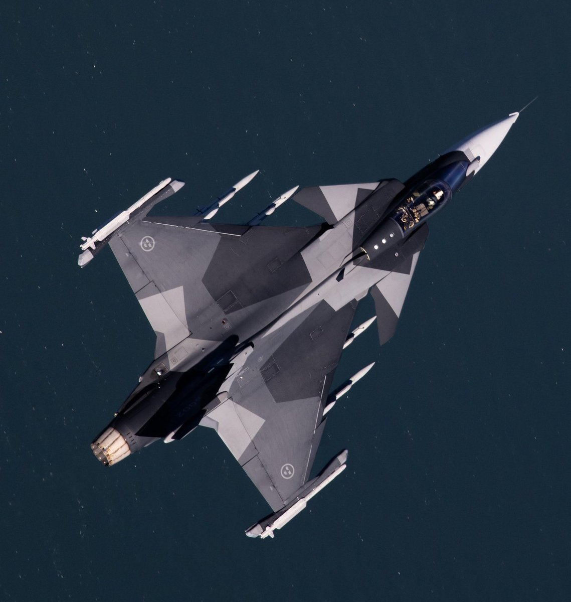 ᴅᴇᴡ on Twitter: "Saab JAS Gripen E in splinter camouflage"