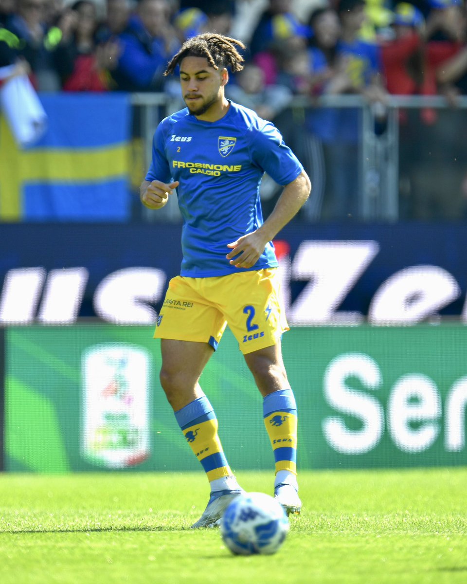 Frosinone1928's tweet photo. WARM UP 👊🏻

#FrosinoneCosenza https://t.co/MKHMbKUzFC