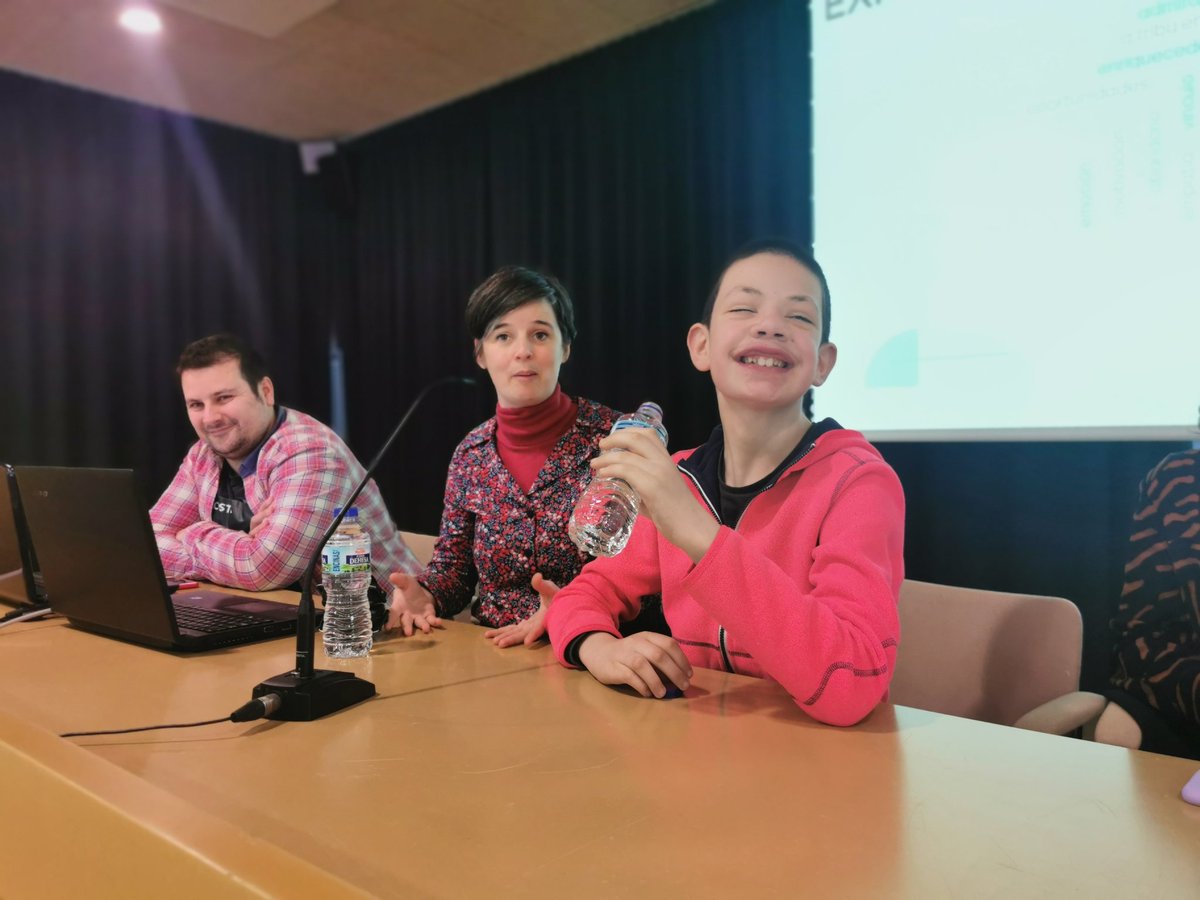 Contradiscurso de Leticia sobre la "vocación", tenemos que tener como maestras sentido de la responsabilidad, del compromiso y hacerlo bien, nos guste o no. Si nos gusta lo haremos mejor y si no nos gusta debemos buscar el camino y el resto ayudar a que se consiga.