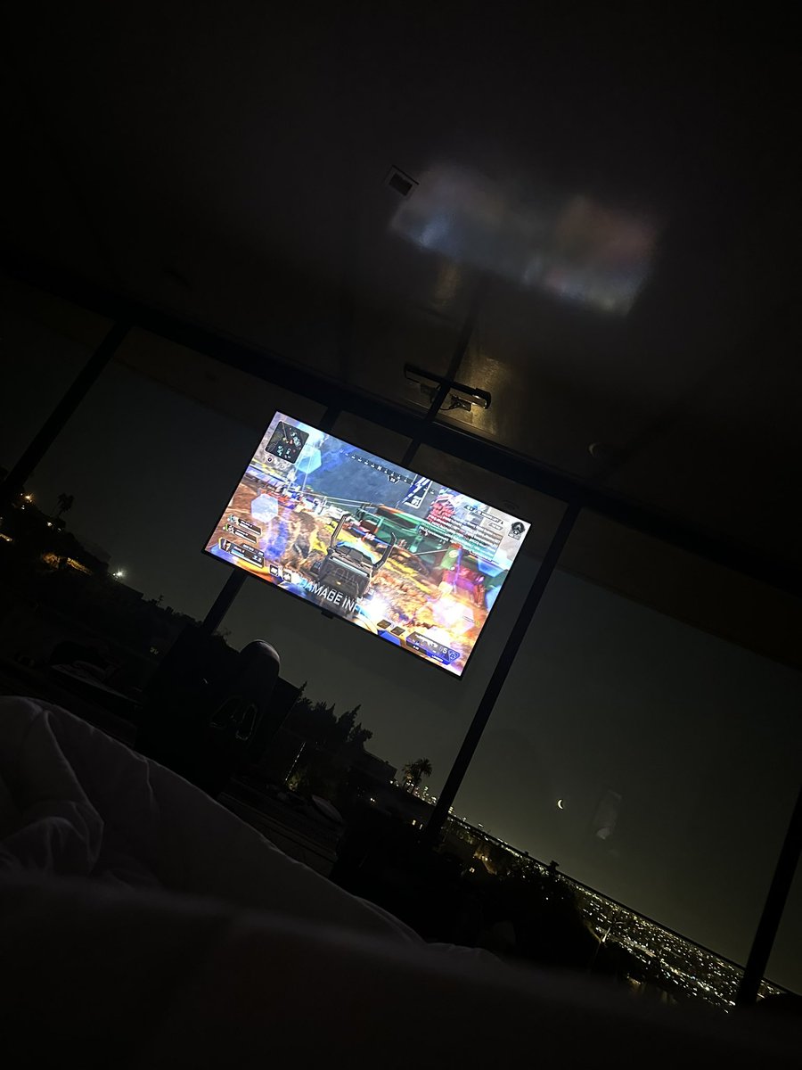 jazjizzes's tweet photo. I fucked this dude and now he’s making me watch his clips? https://t.co/sZrLHdz3Av